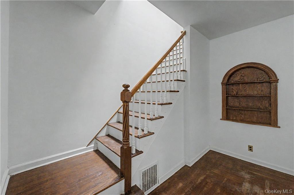 138 Van Cortlandt Park Property Photo 20