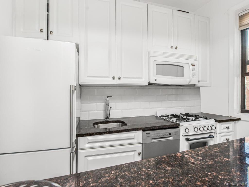 3875 Waldo Avenue 9r Property Photo 2
