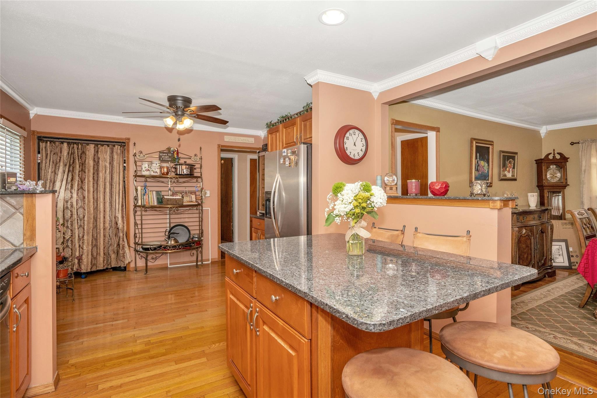 623 W Park Avenue Property Photo 8