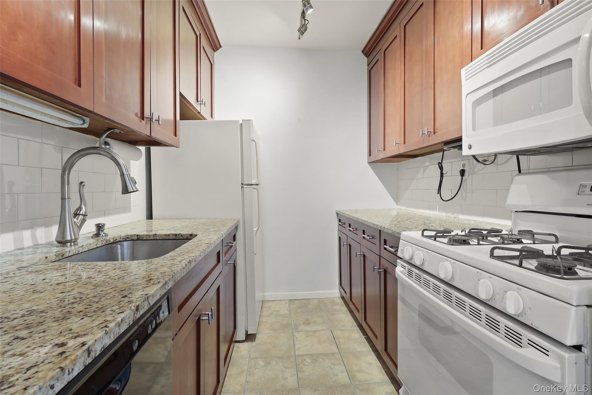 360 Westchester Avenue 623 Property Photo 3