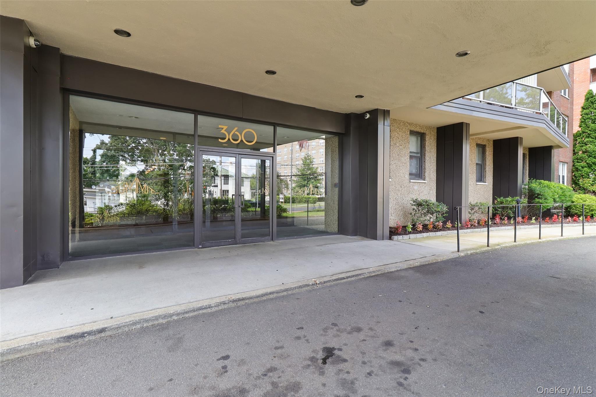 360 Westchester Avenue 623 Property Photo 8