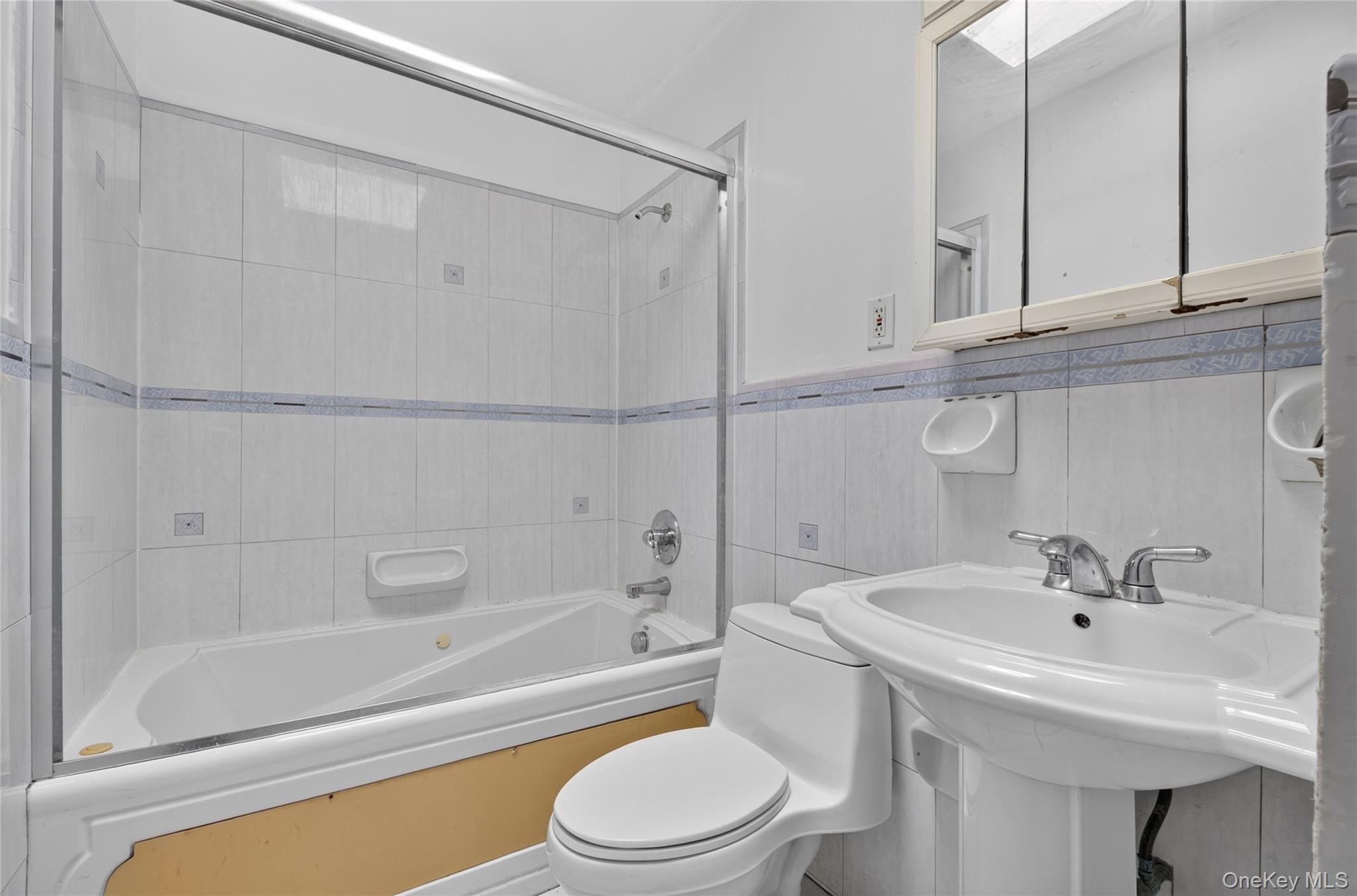 202-37 46th Avenue Property Photo 5