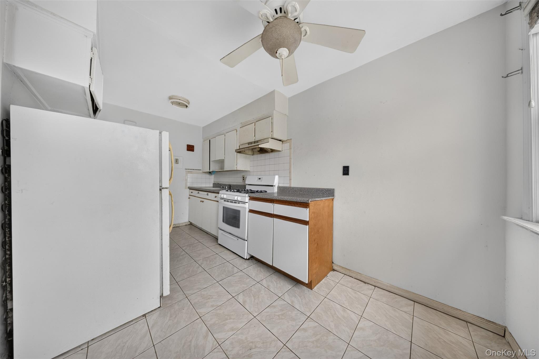 202-37 46th Avenue Property Photo 10