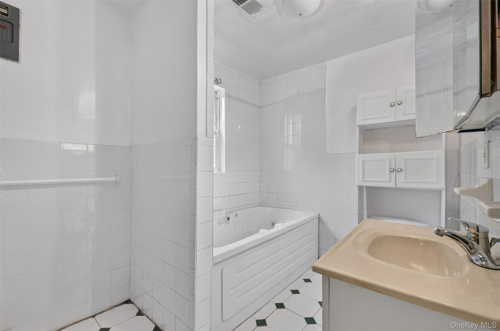 202-37 46th Avenue Property Photo 14