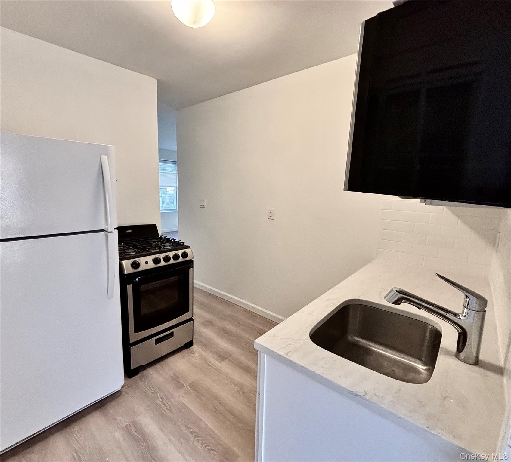 28 Davis Street 1 Property Photo 6