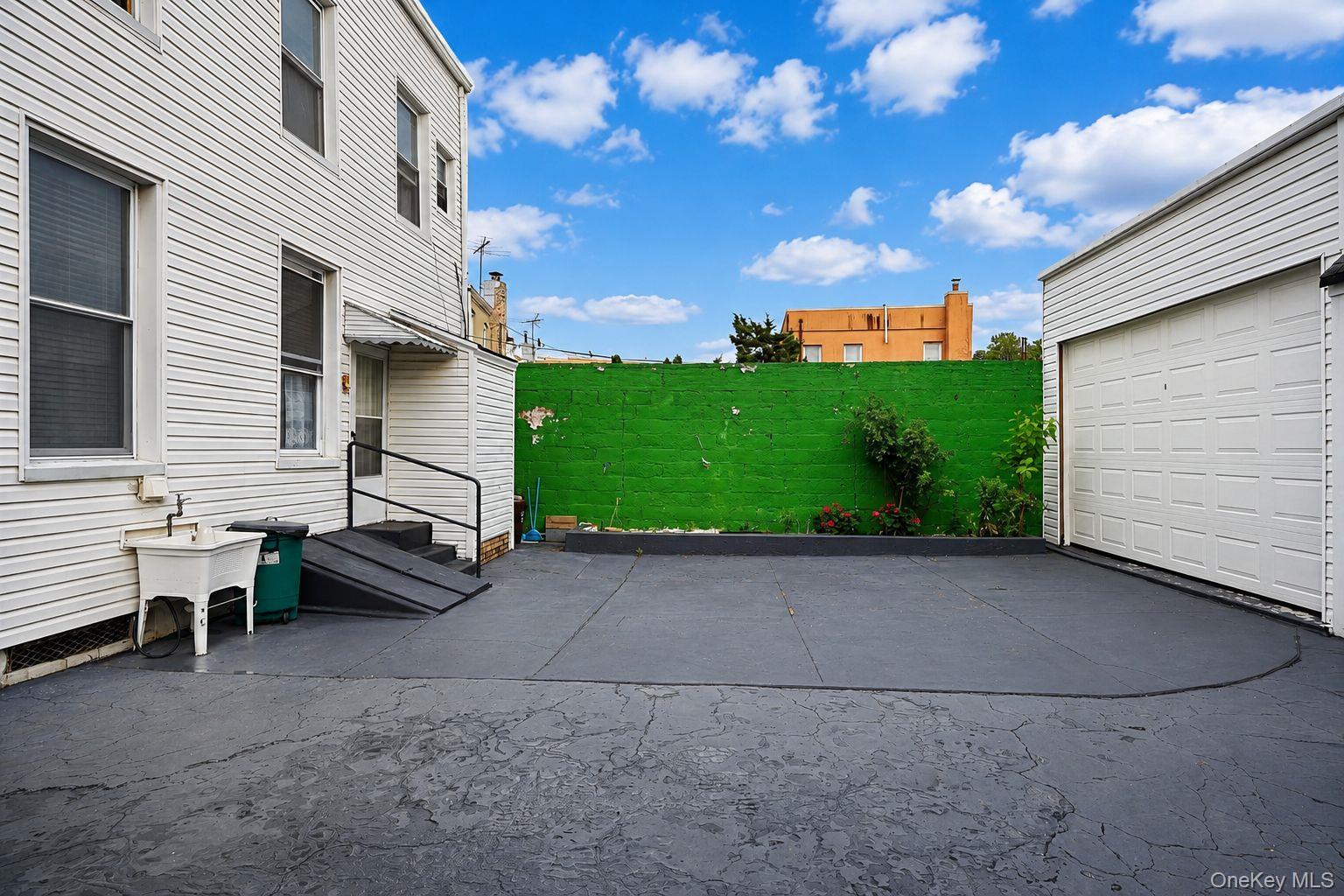 6340 60th Place Property Photo 3