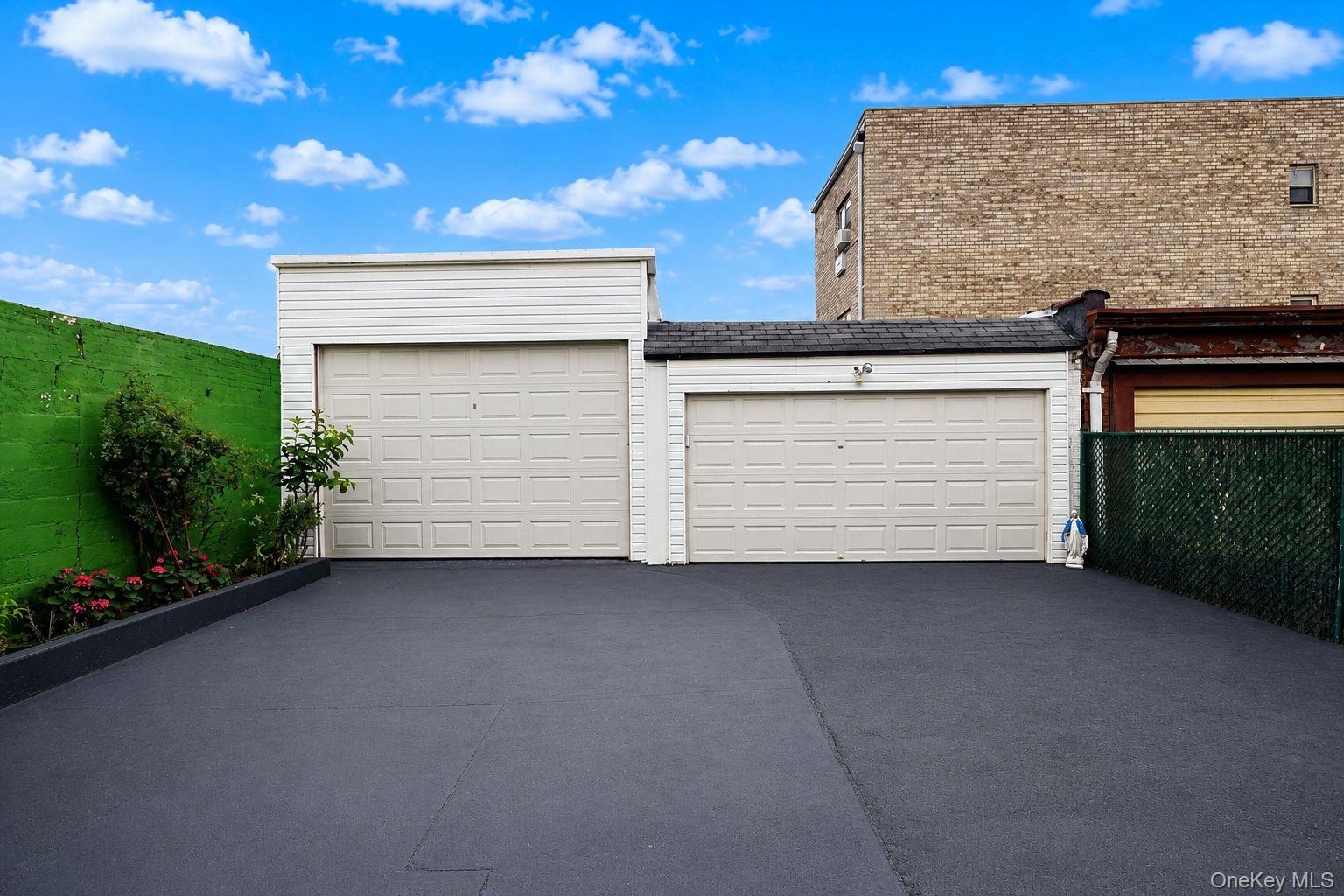 6340 60th Place Property Photo 4