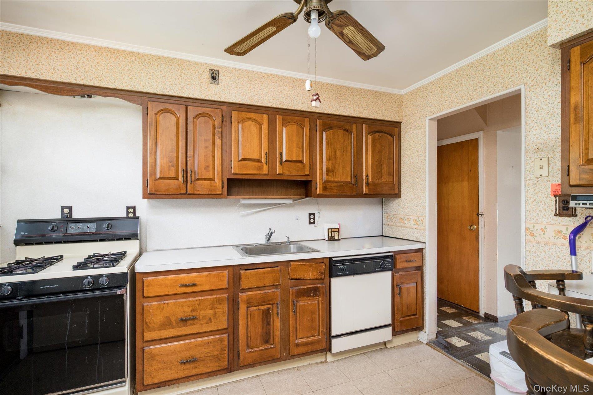 1162 Whitehall Lane Property Photo 10