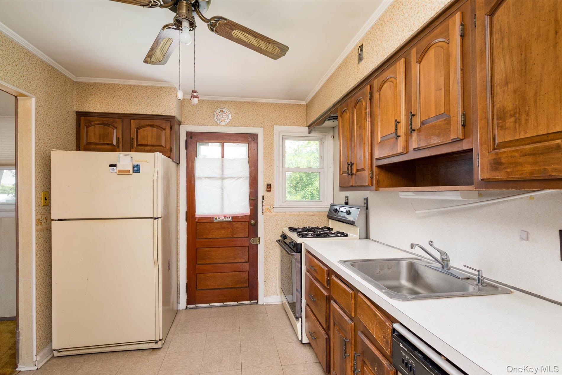 1162 Whitehall Lane Property Photo 11