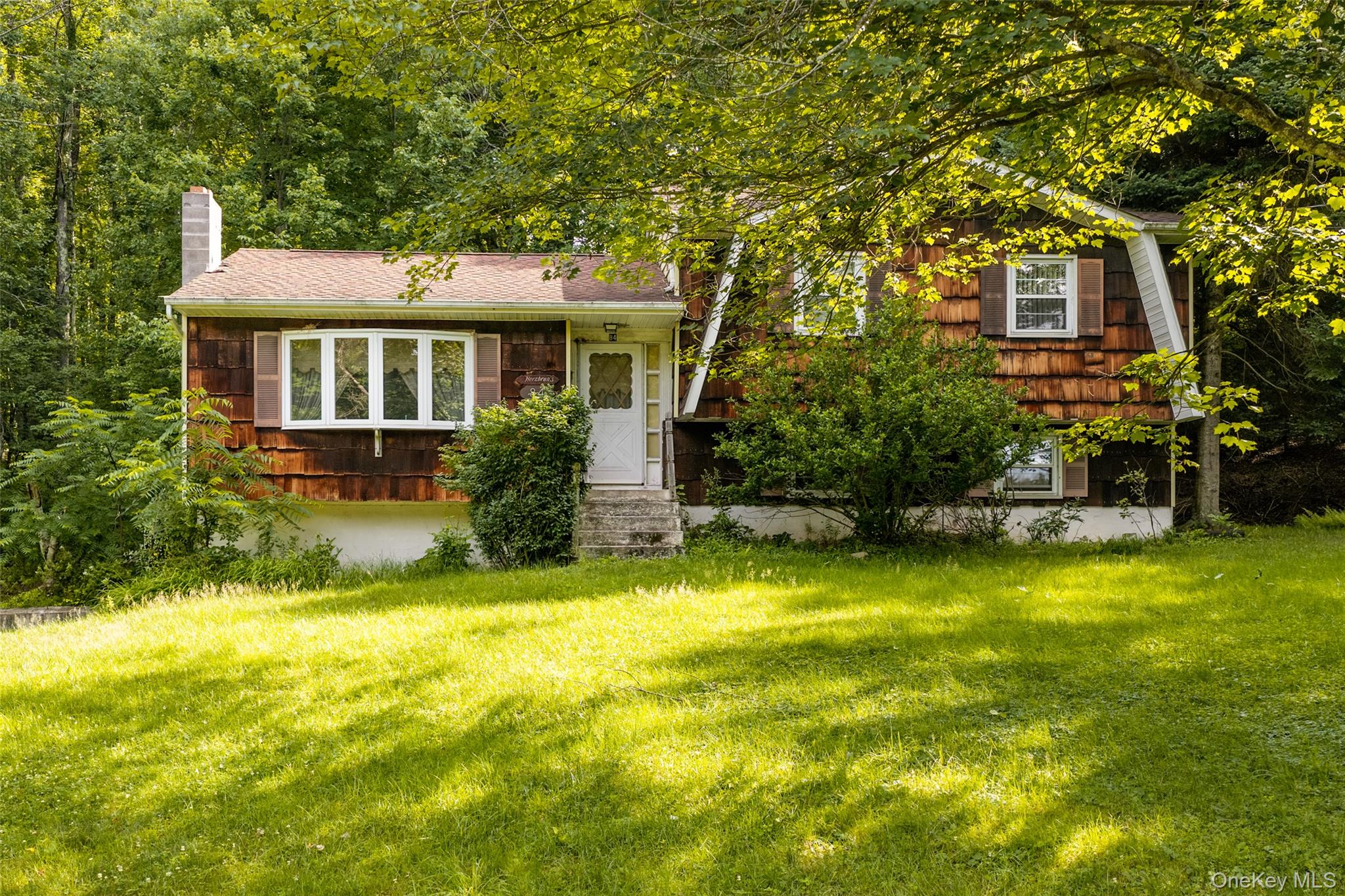 84 Railroad Avenue Property Photo 1