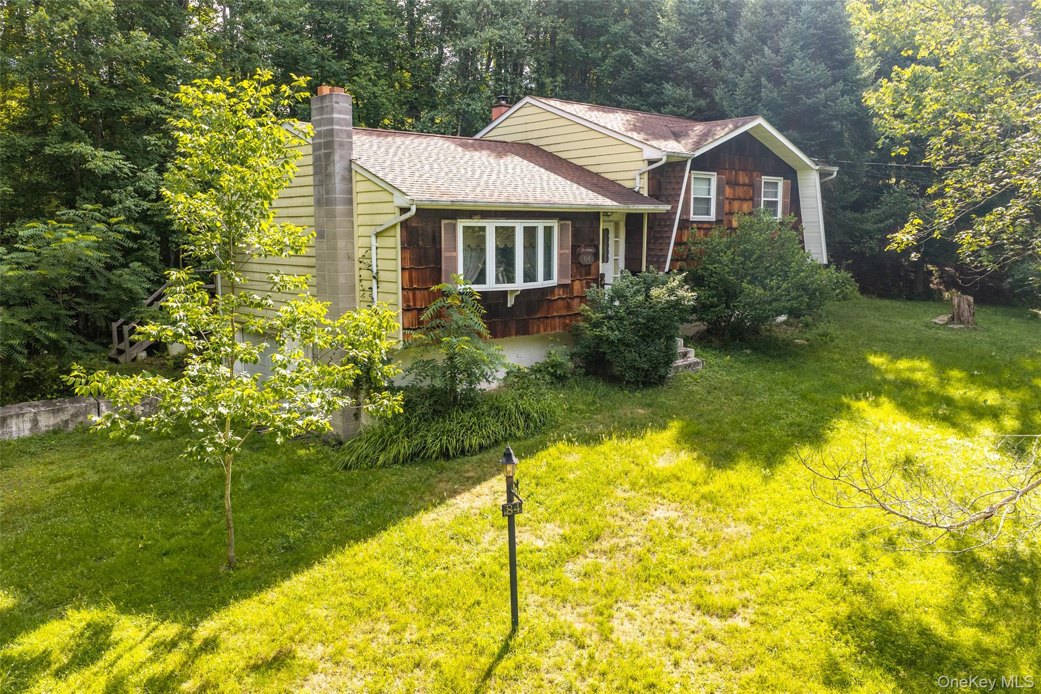84 Railroad Avenue Property Photo 3
