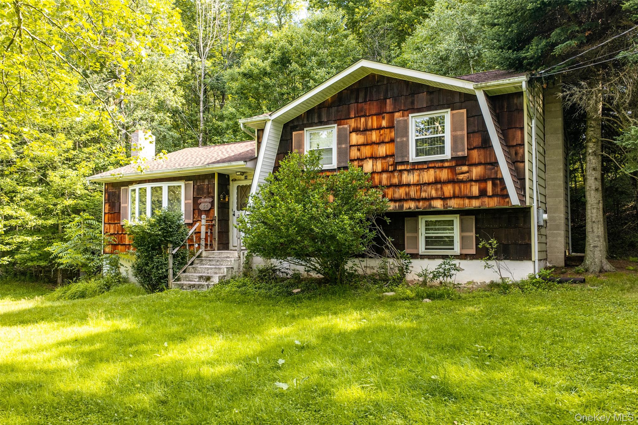 84 Railroad Avenue Property Photo 4