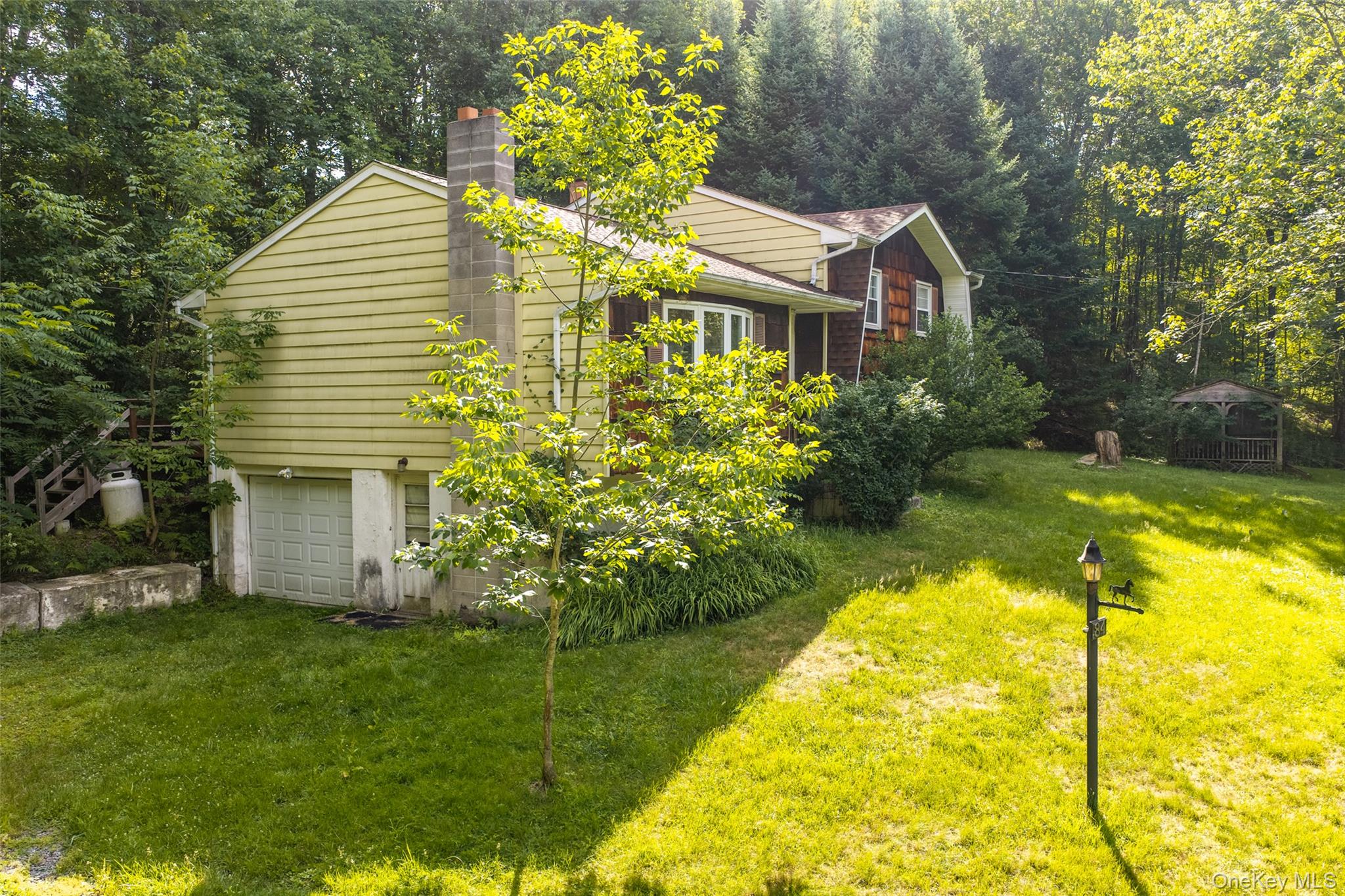 84 Railroad Avenue Property Photo 5