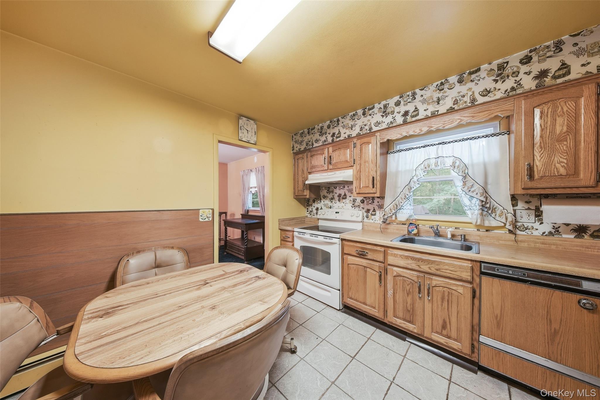 84 Railroad Avenue Property Photo 9