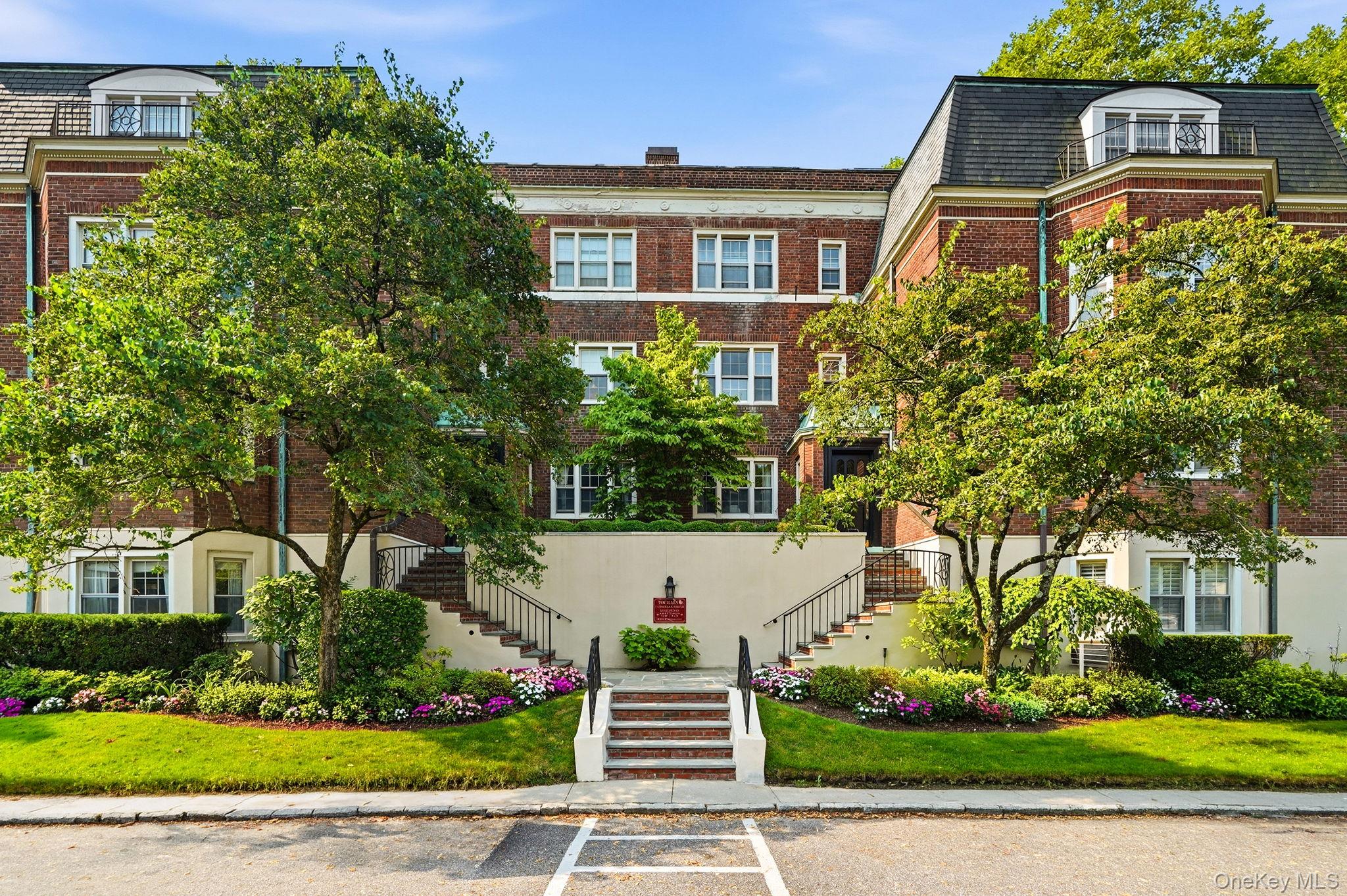 7 Chateaux Circle 7x Property Photo 1