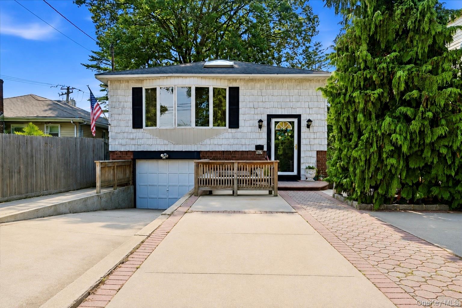 167 Lyon Street Property Photo 1