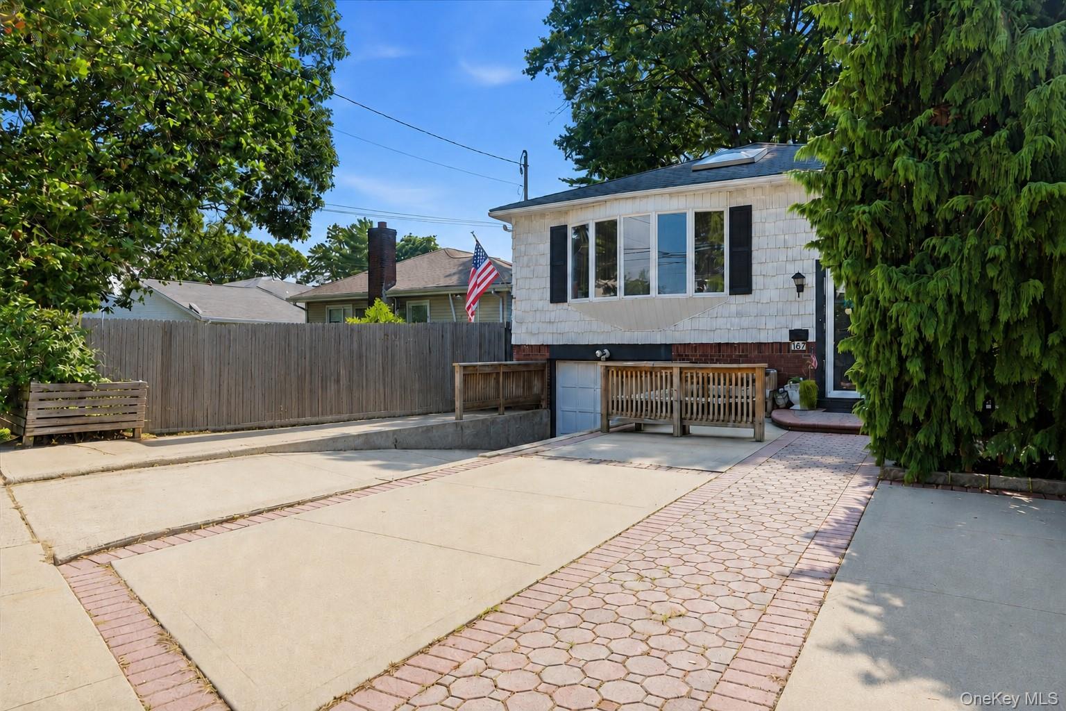 167 Lyon Street Property Photo 2