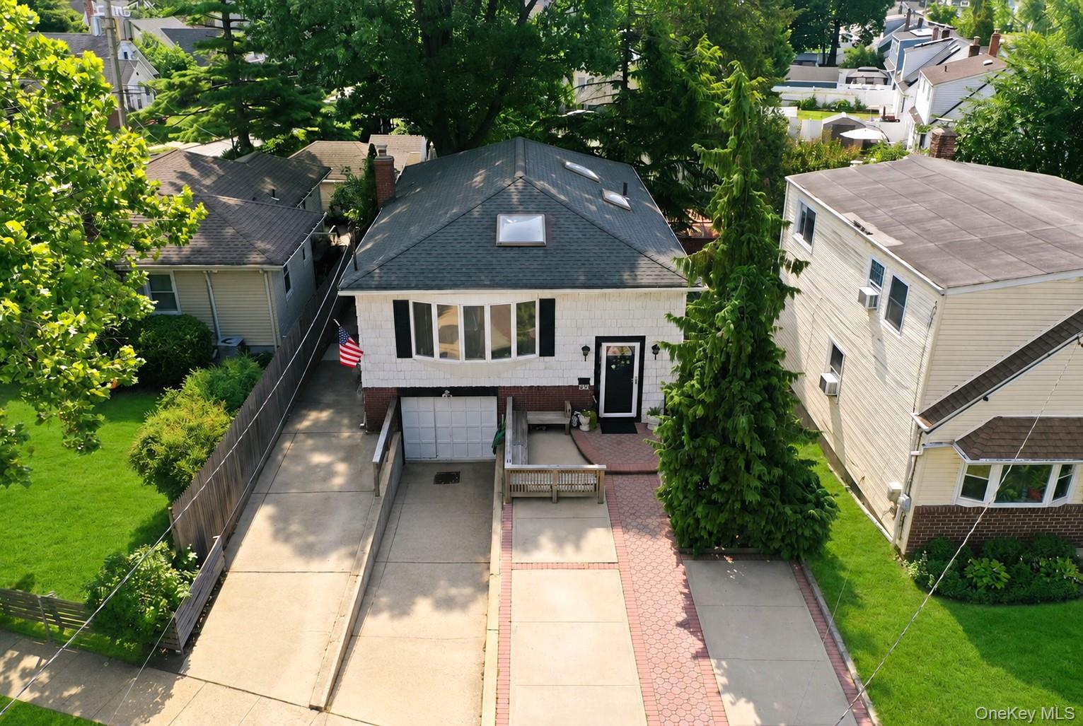 167 Lyon Street Property Photo 3