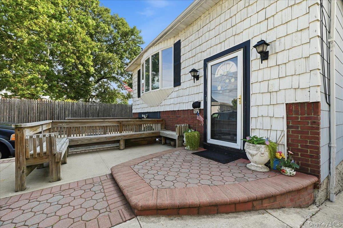 167 Lyon Street Property Photo 7