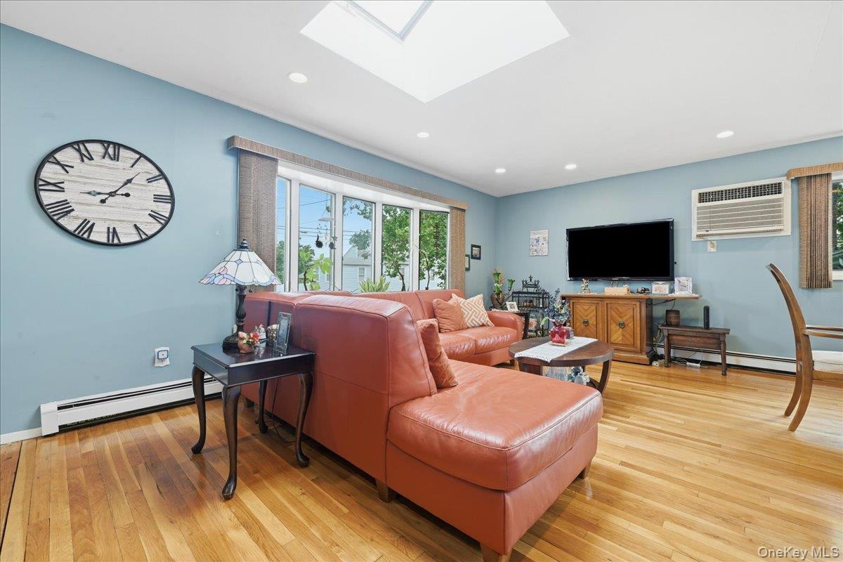 167 Lyon Street Property Photo 10