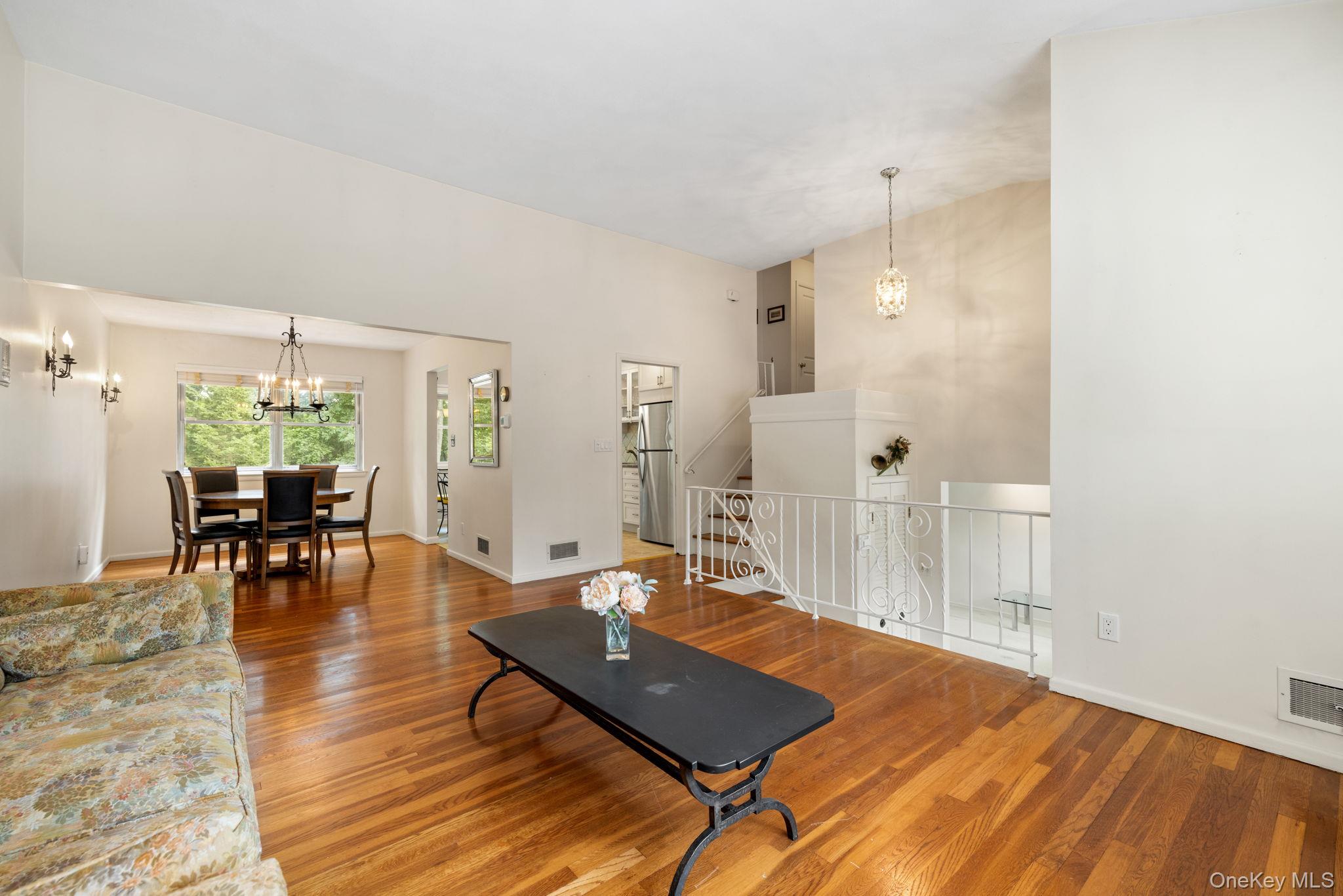 28 Stratford Place Property Photo 2