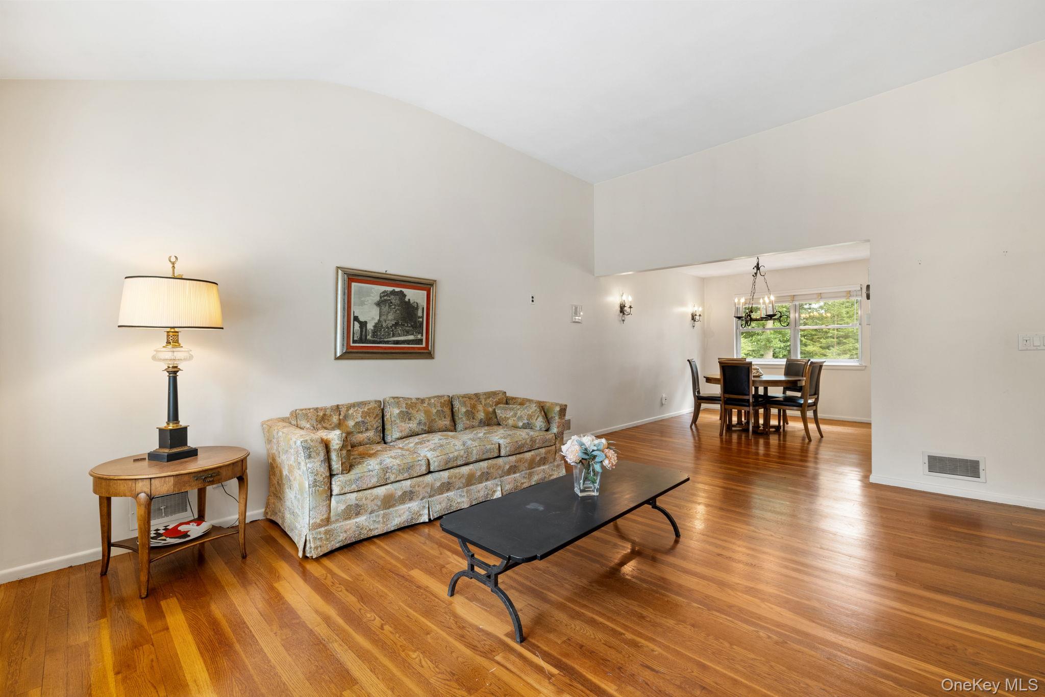 28 Stratford Place Property Photo 4