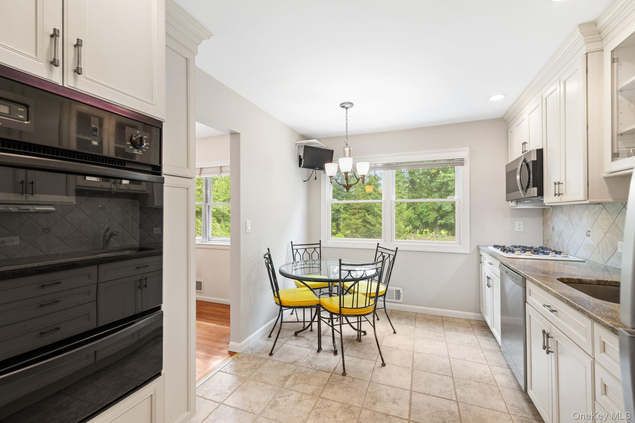 28 Stratford Place Property Photo 6