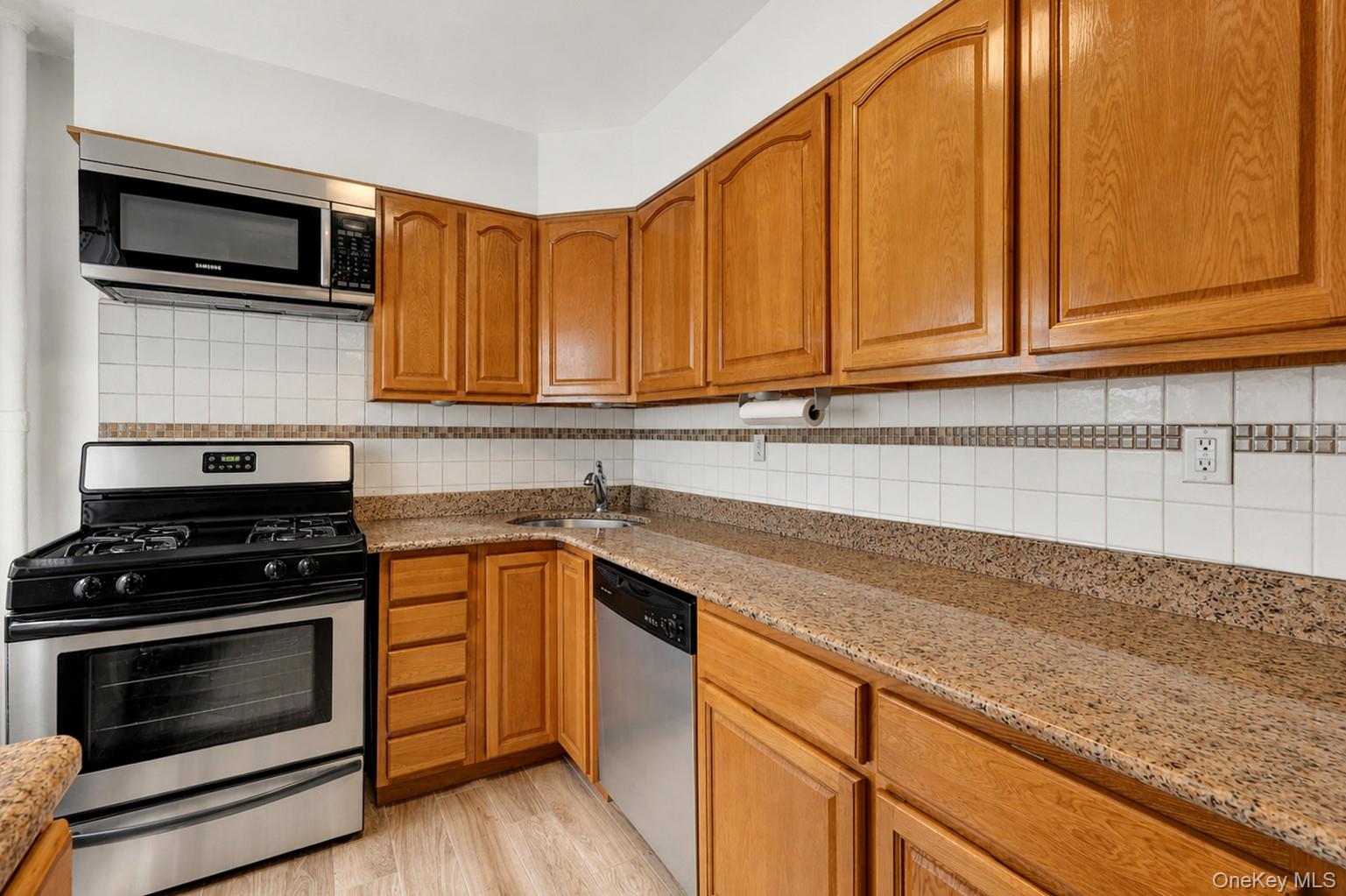 180 Van Cortlandt Park 5c Property Photo 6