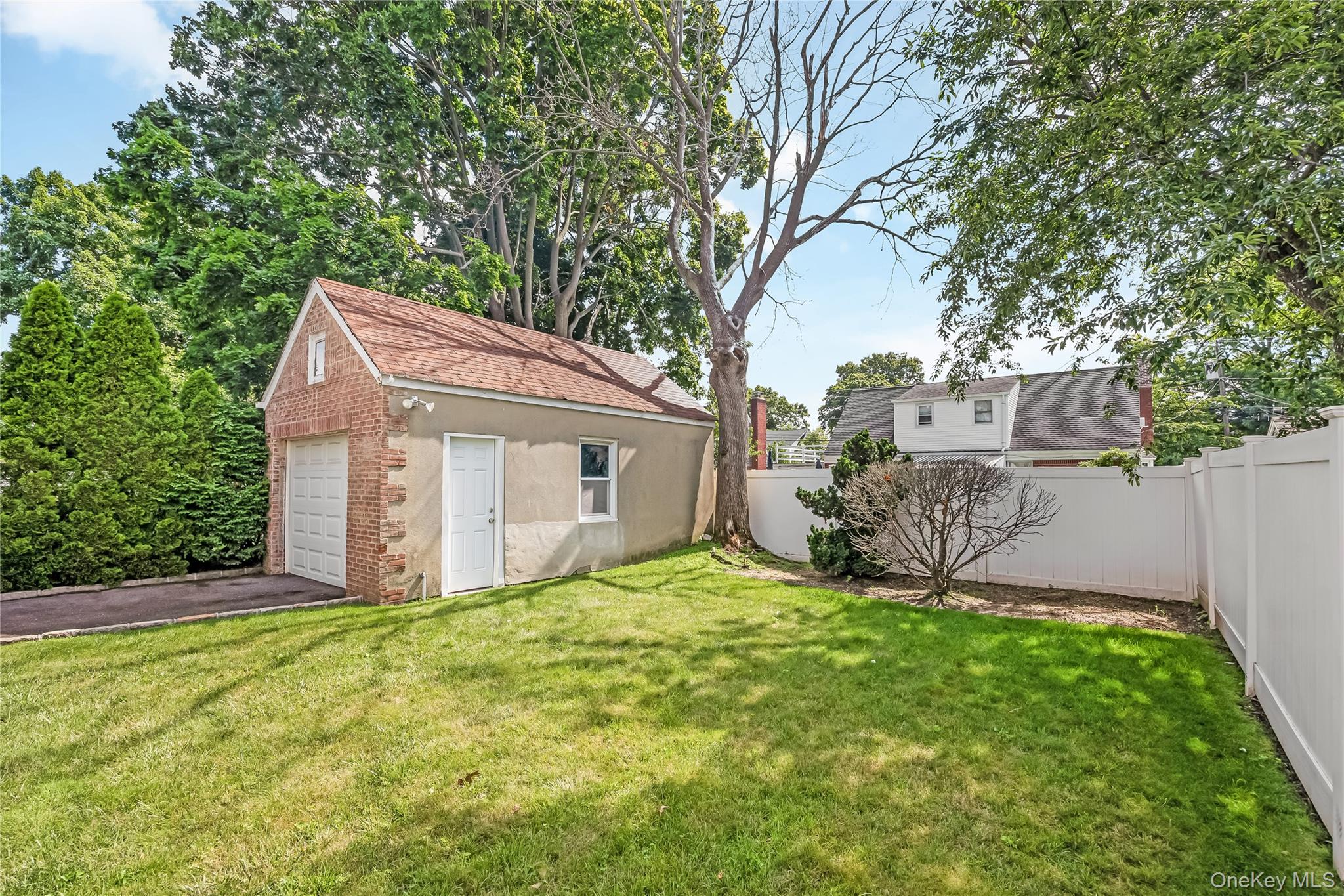 69 Vernon Avenue Property Photo 6