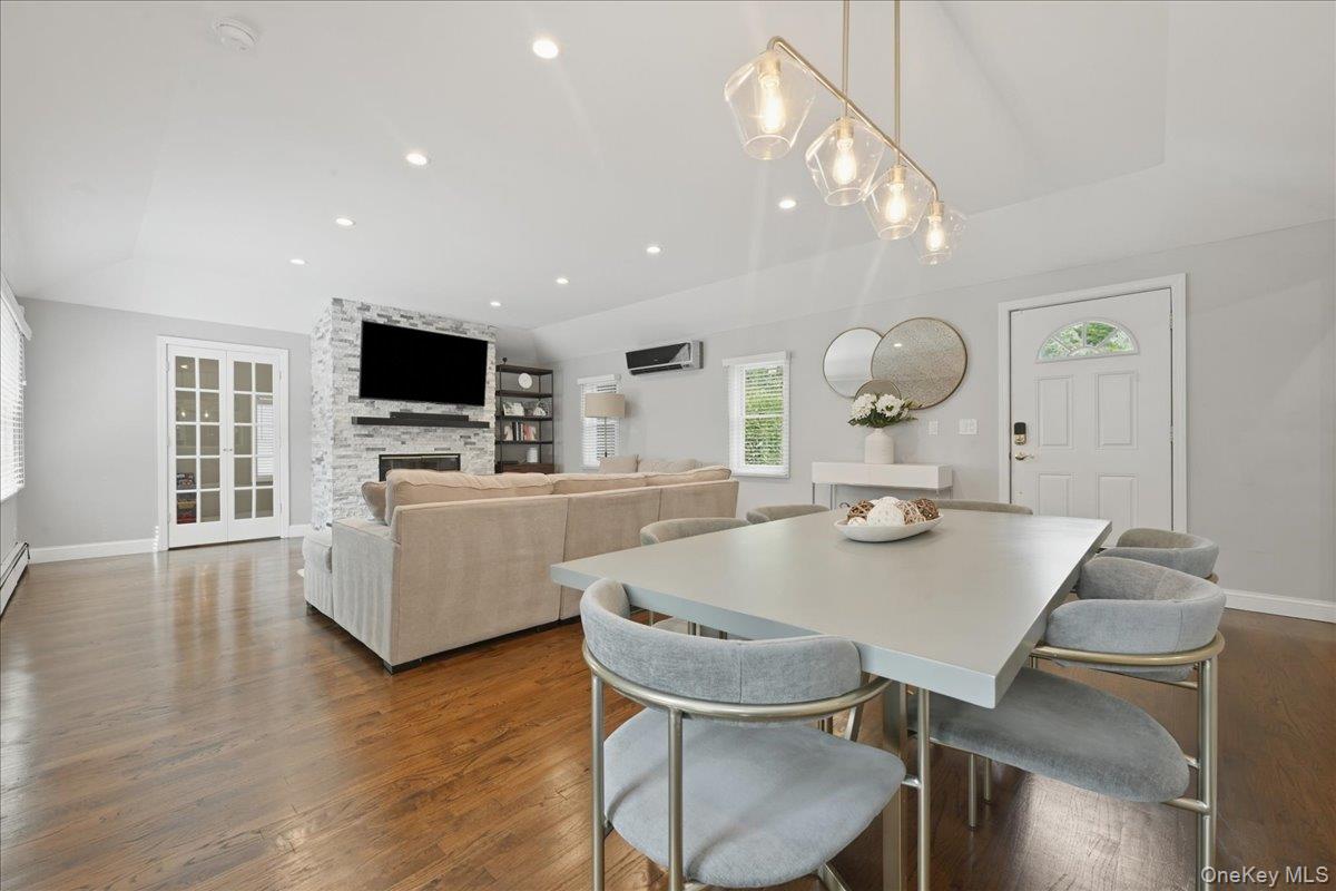 56 Glen Cove Drive Property Photo 4