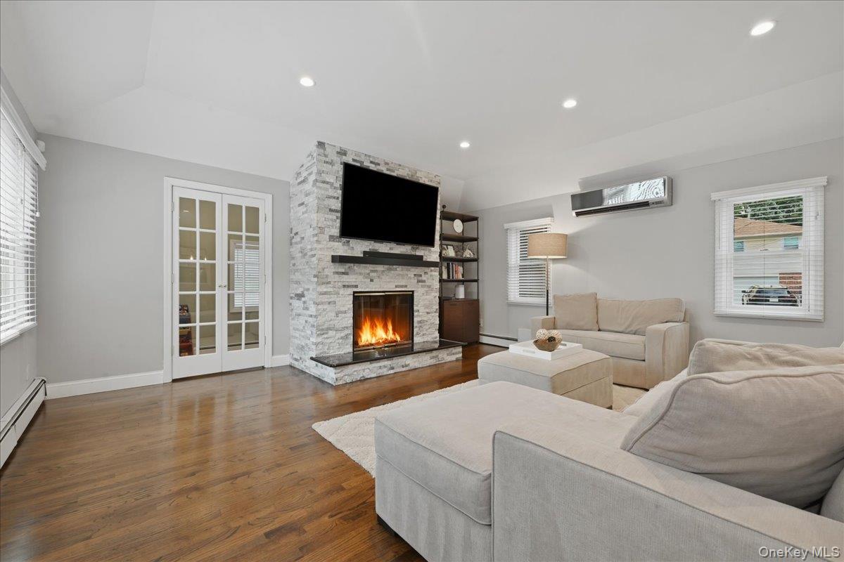 56 Glen Cove Drive Property Photo 7