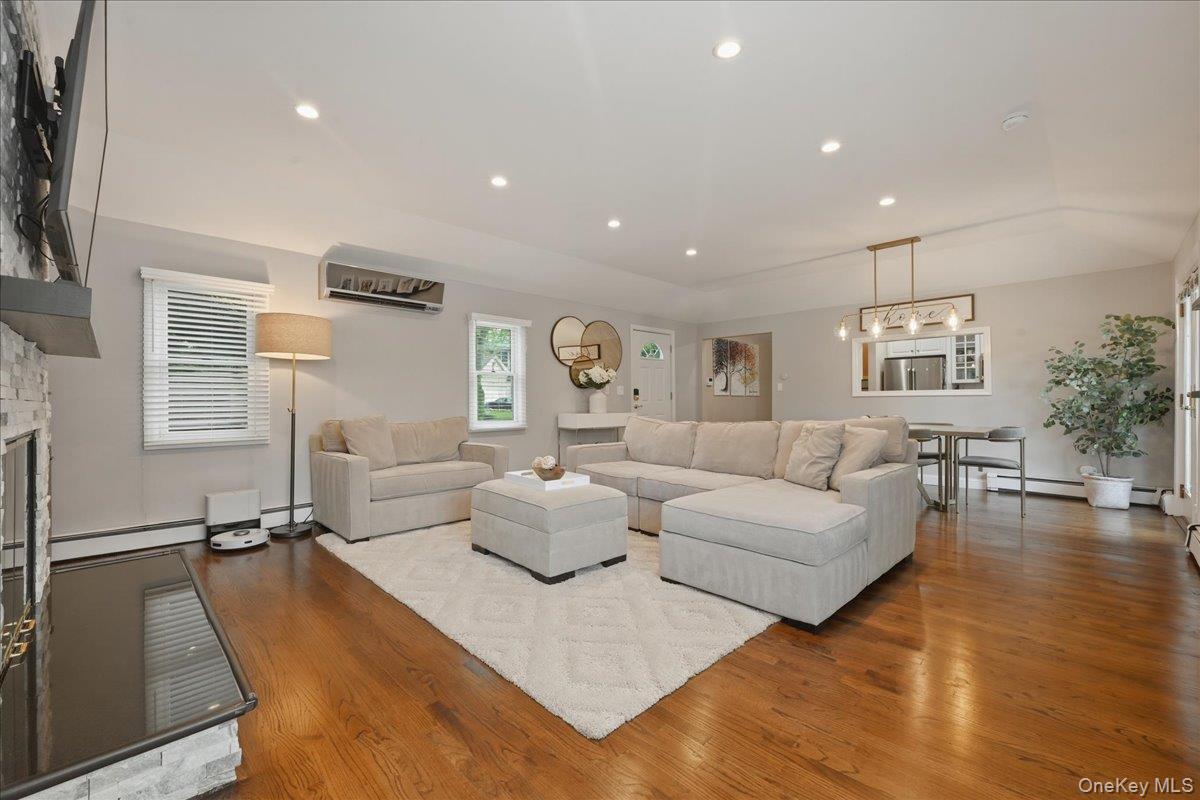56 Glen Cove Drive Property Photo 8