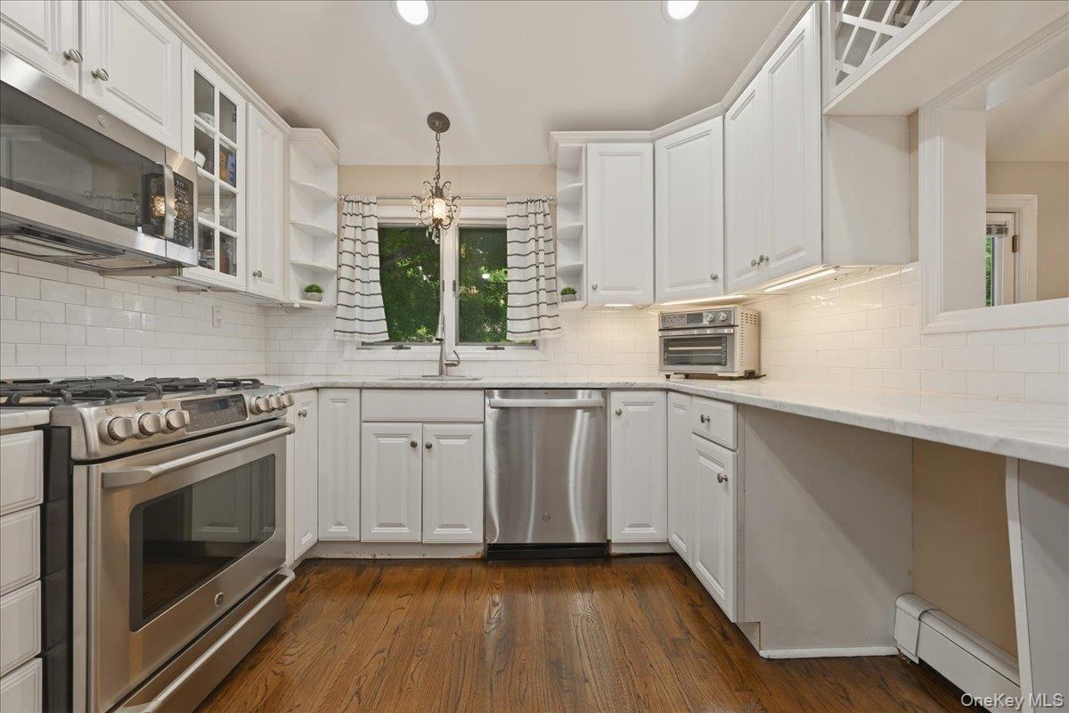 56 Glen Cove Drive Property Photo 12