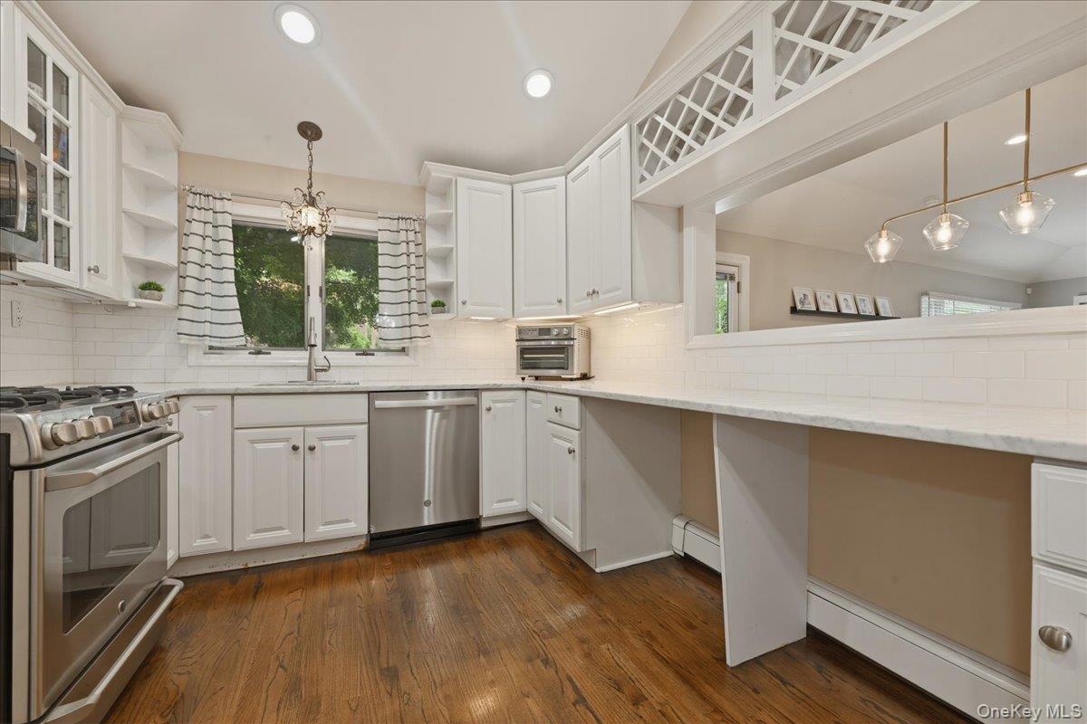 56 Glen Cove Drive Property Photo 13