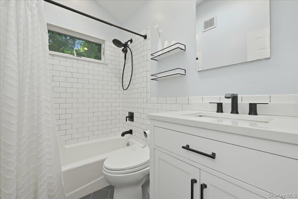 56 Glen Cove Drive Property Photo 15