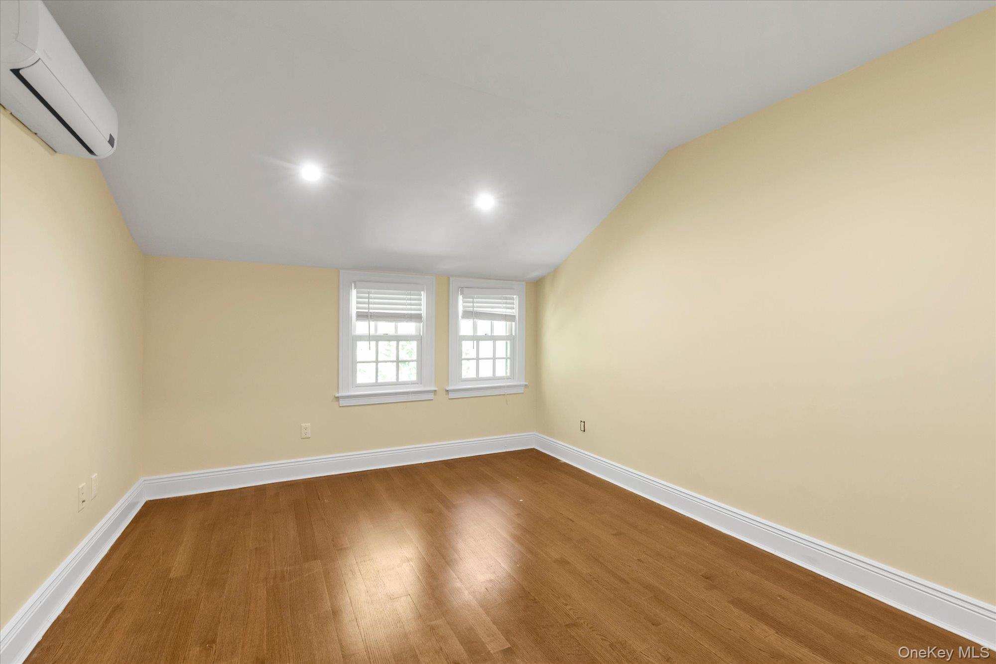 240-02 Poplar Street Property Photo 18