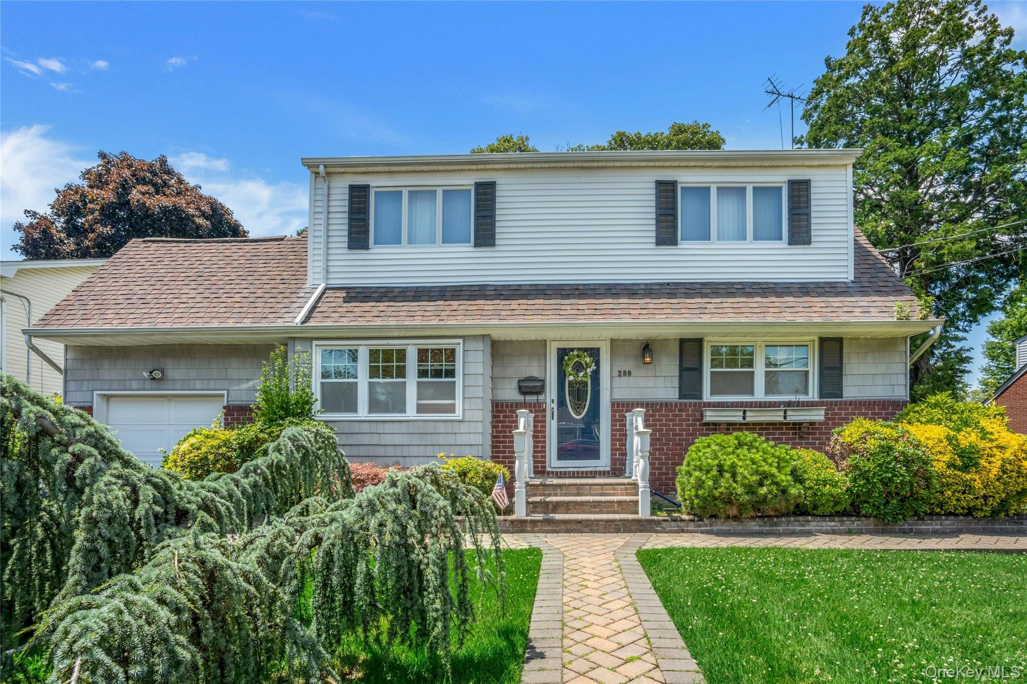 280 Van Cott Avenue Property Photo 1