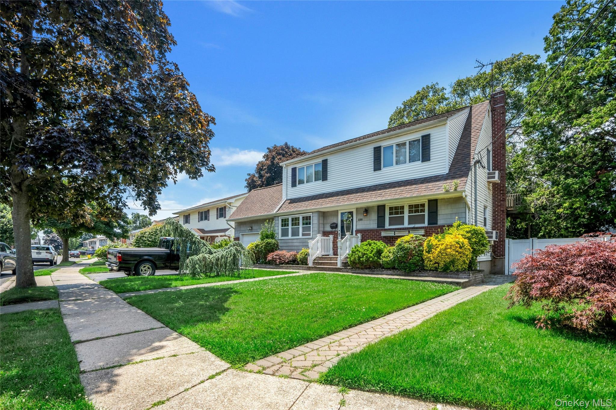 280 Van Cott Avenue Property Photo 2