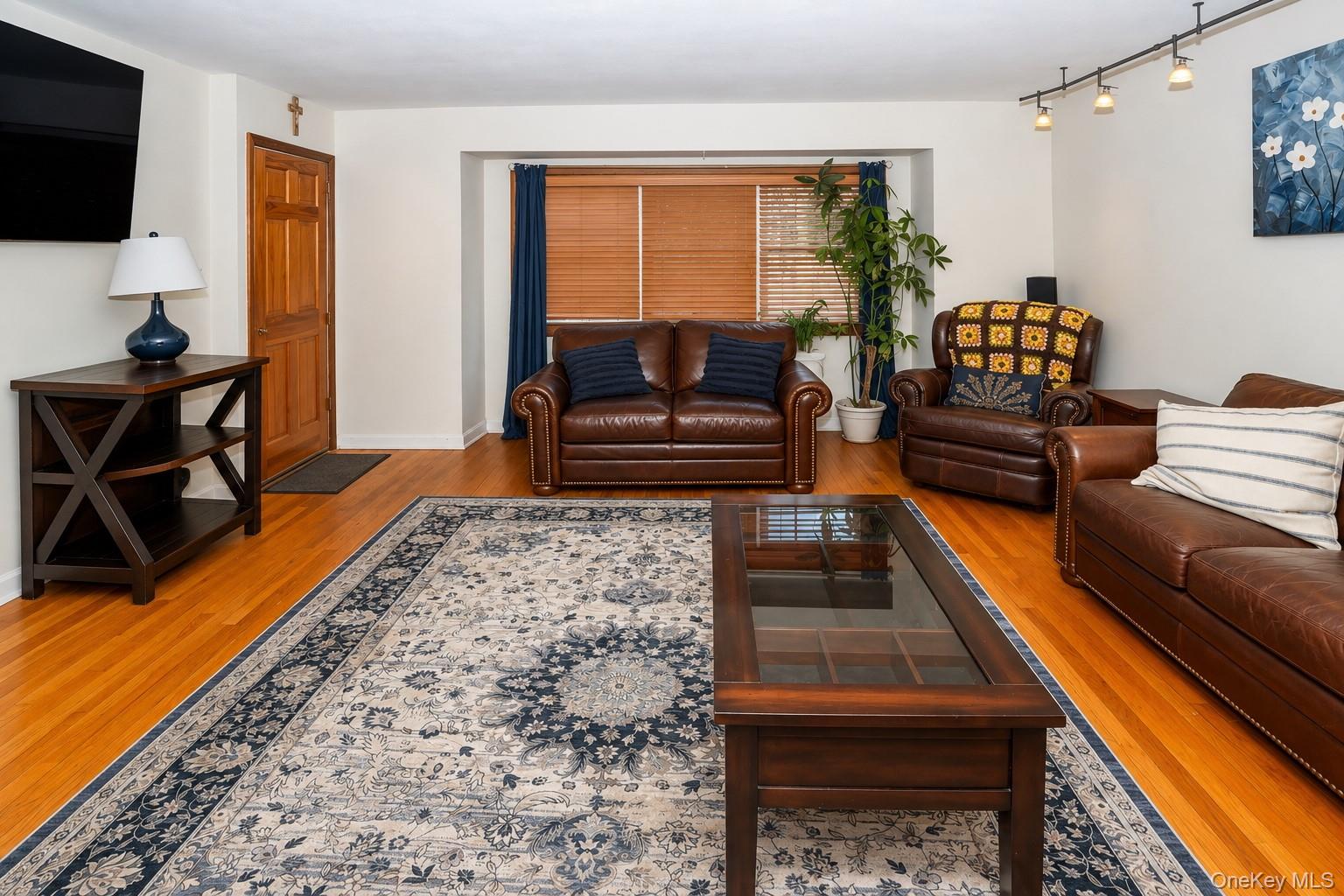 280 Van Cott Avenue Property Photo 4