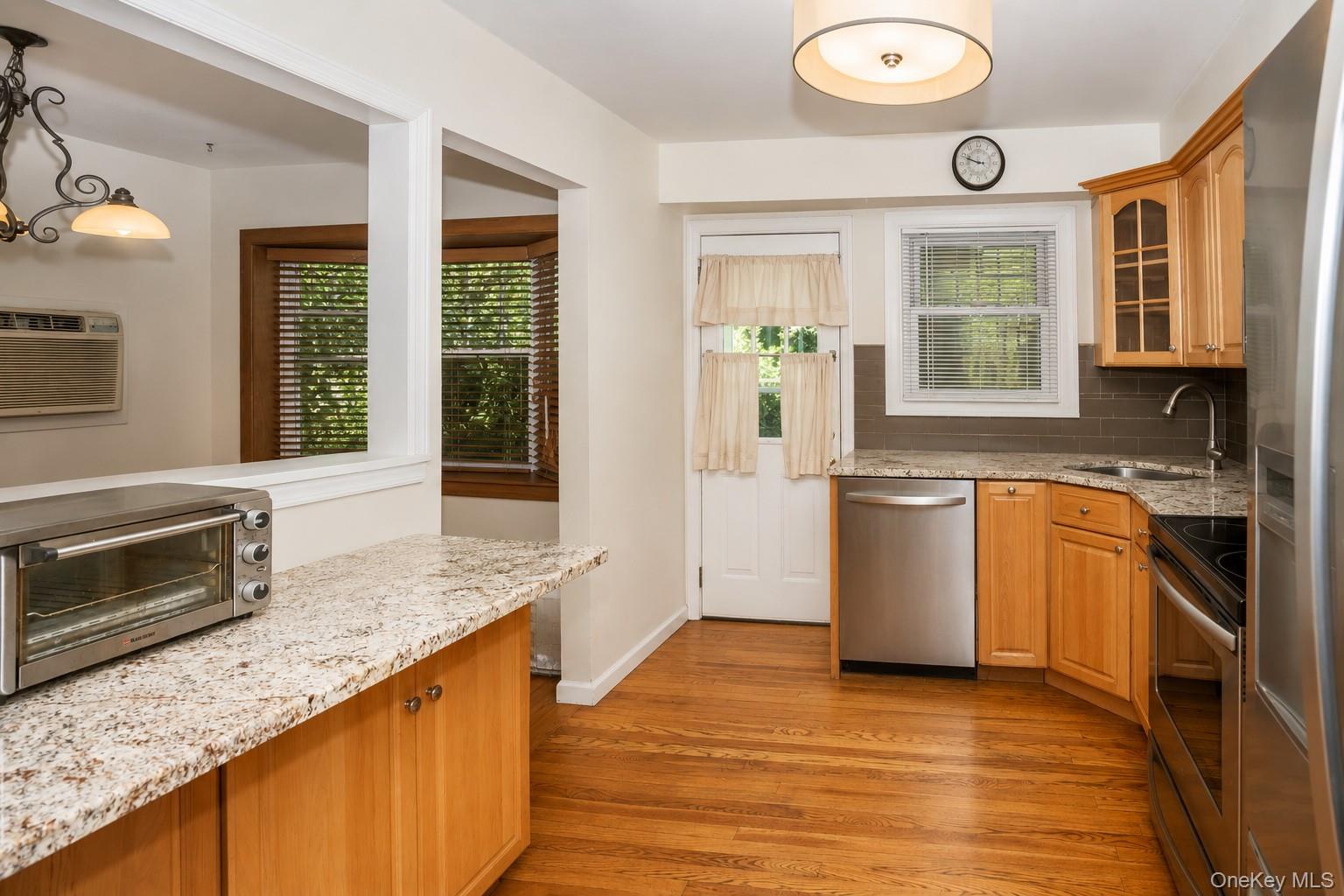 280 Van Cott Avenue Property Photo 8