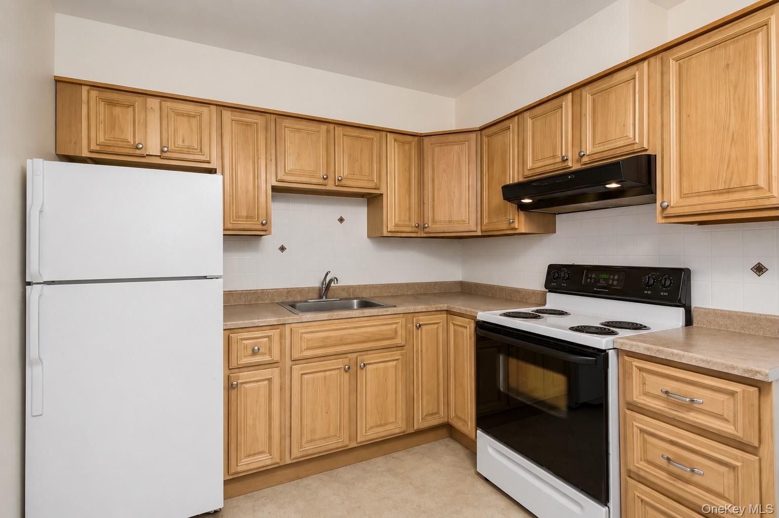 280 Van Cott Avenue Property Photo 16