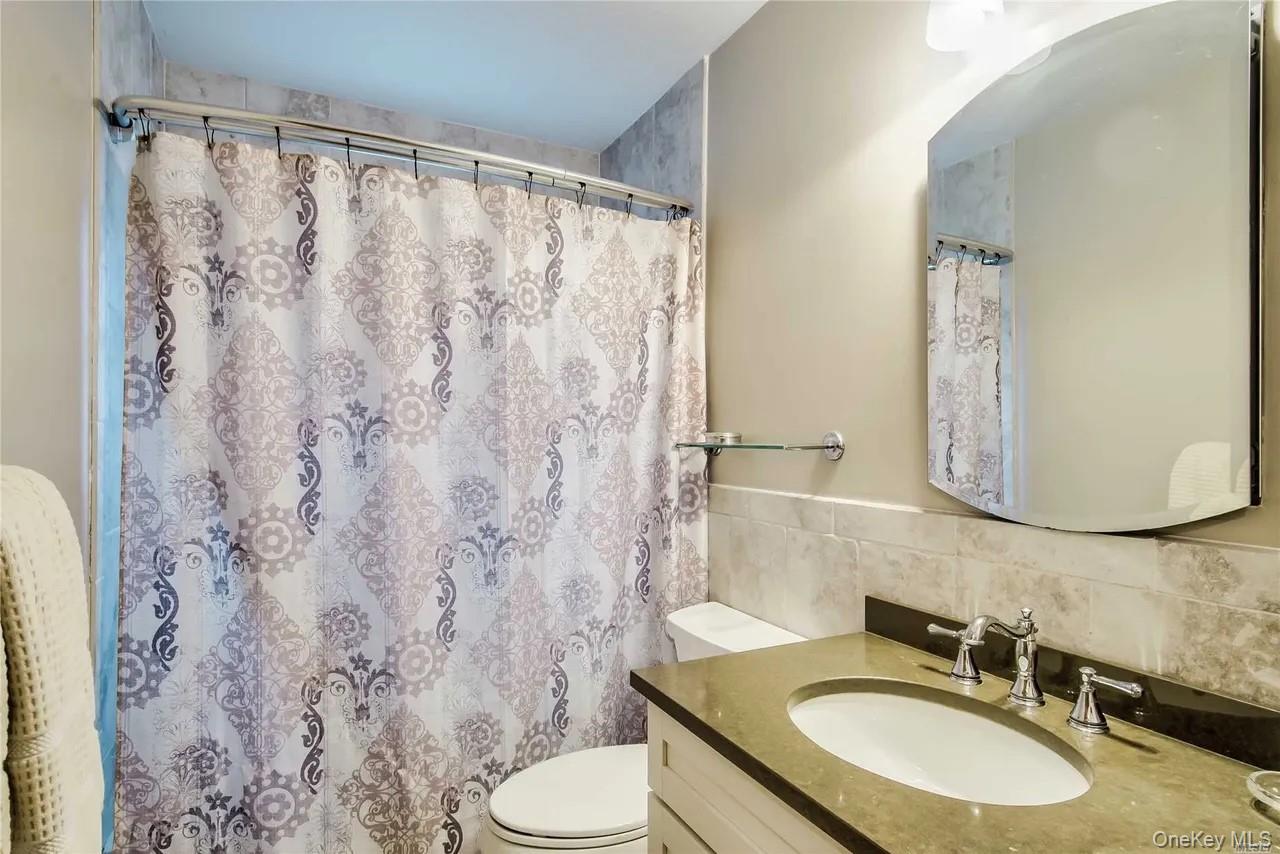 280 Van Cott Avenue Property Photo 20
