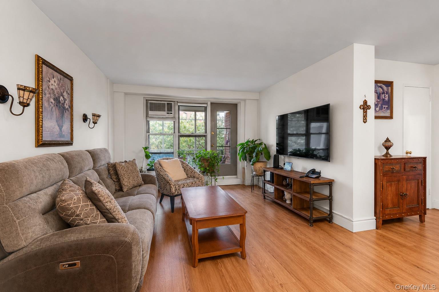 35-31 85th Street 6e Property Photo 8