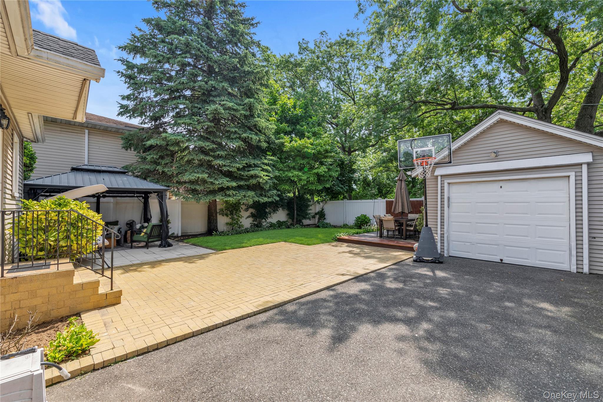 144 Buckingham Place Property Photo 22