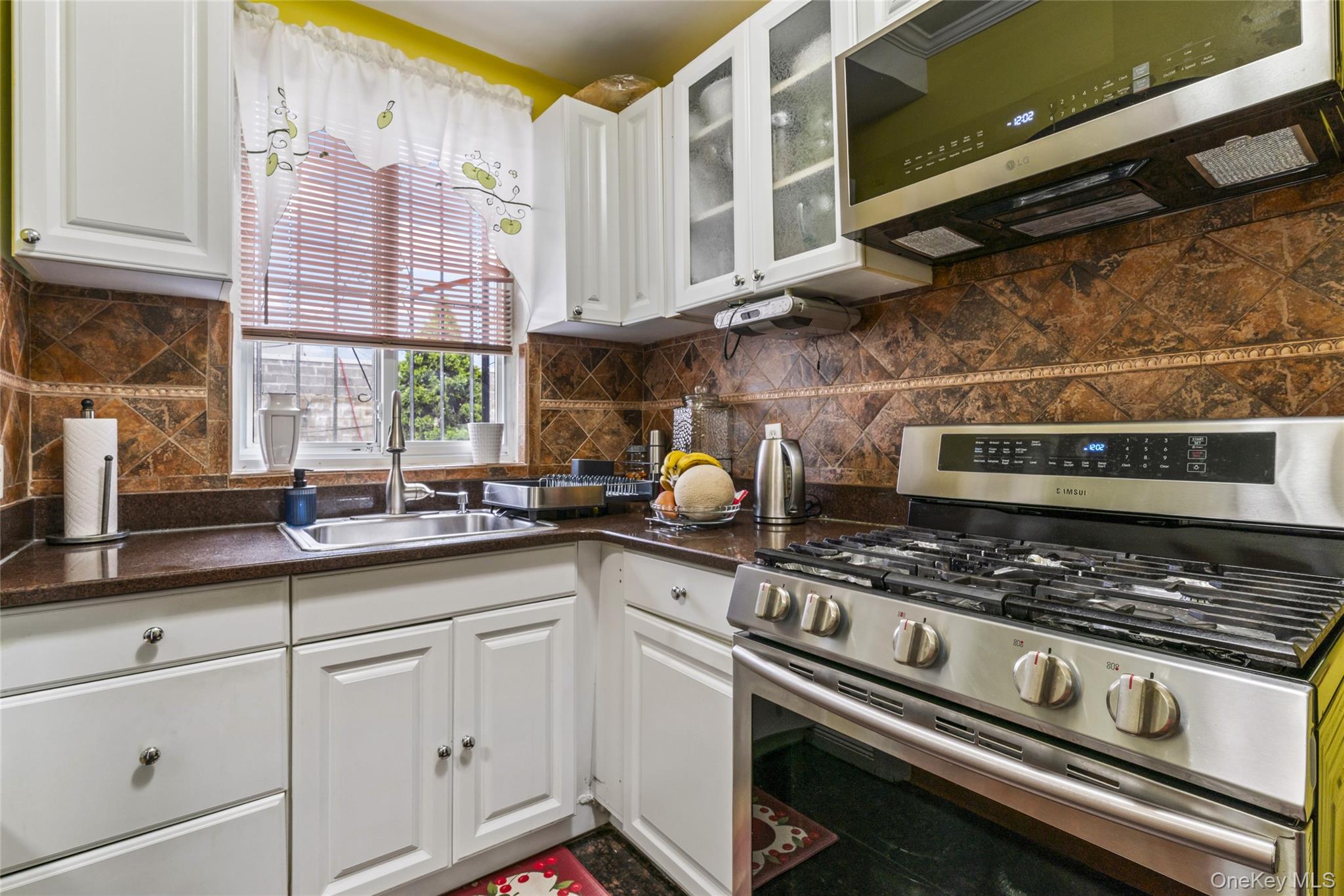 157 E 49th Street Property Photo 8