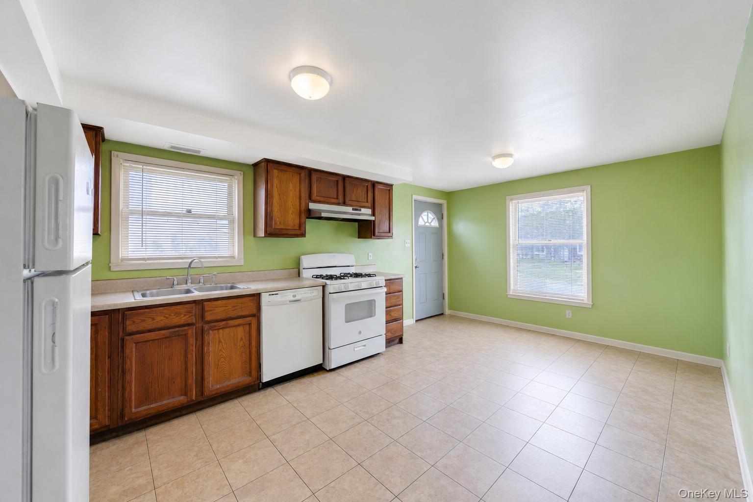 20 E Pine Street Property Photo 15