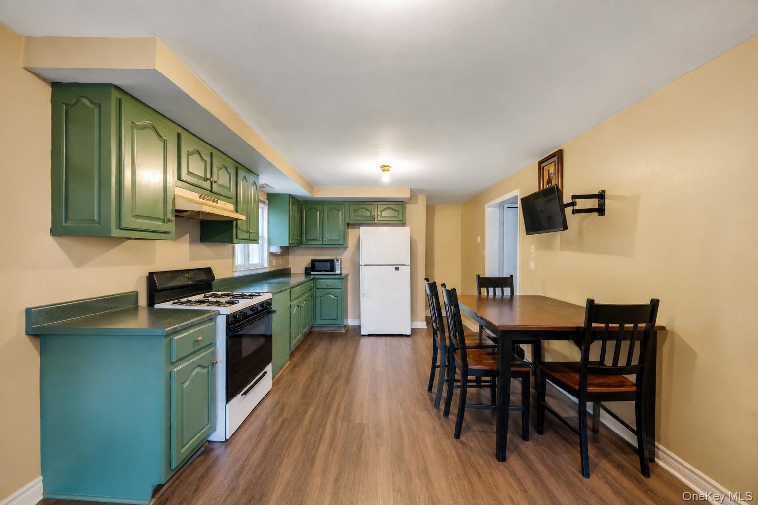 20 E Pine Street Property Photo 21