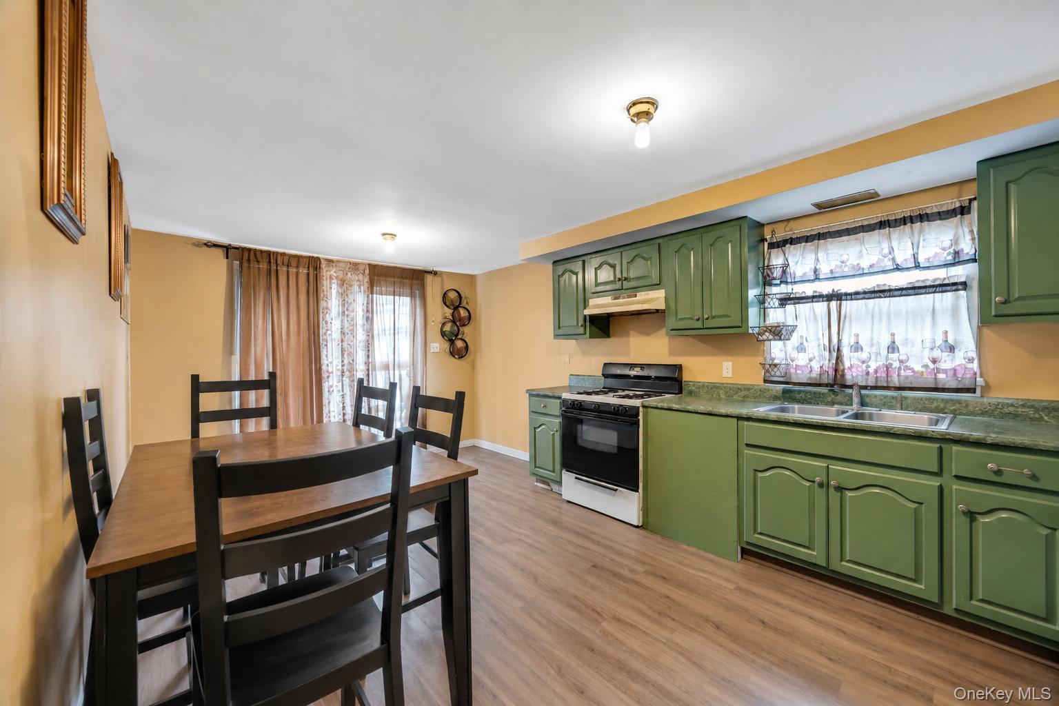 20 E Pine Street Property Photo 22