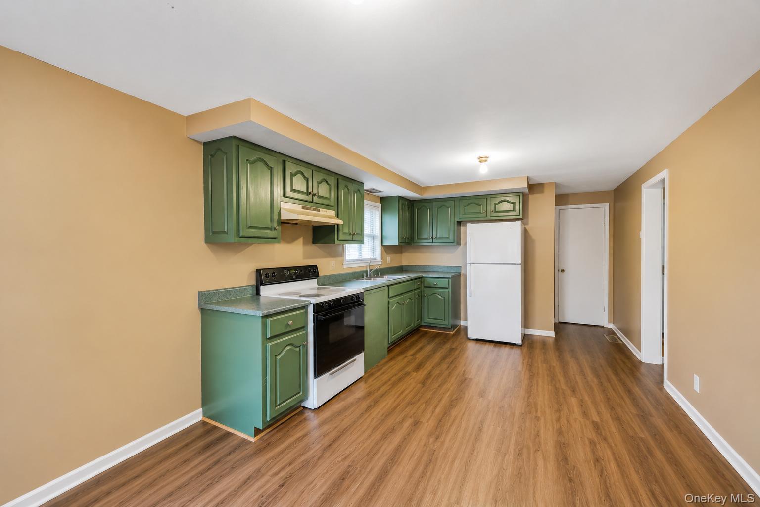 20 E Pine Street Property Photo 23