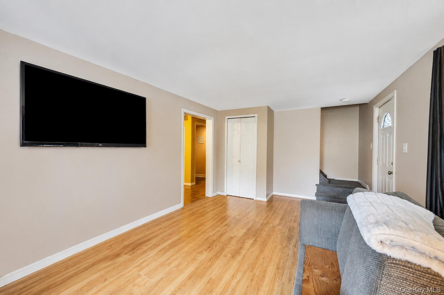20 E Pine Street Property Photo 27